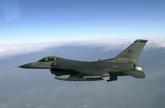 Us air force will now train with remote controlled f 16s