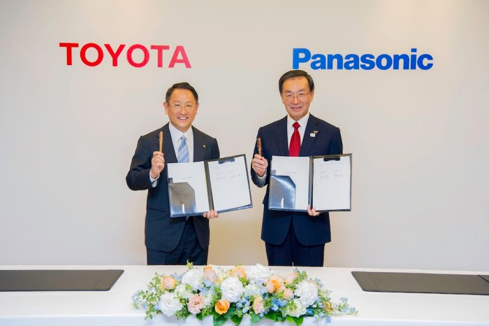 Toyota panasonic joint development ev batteries