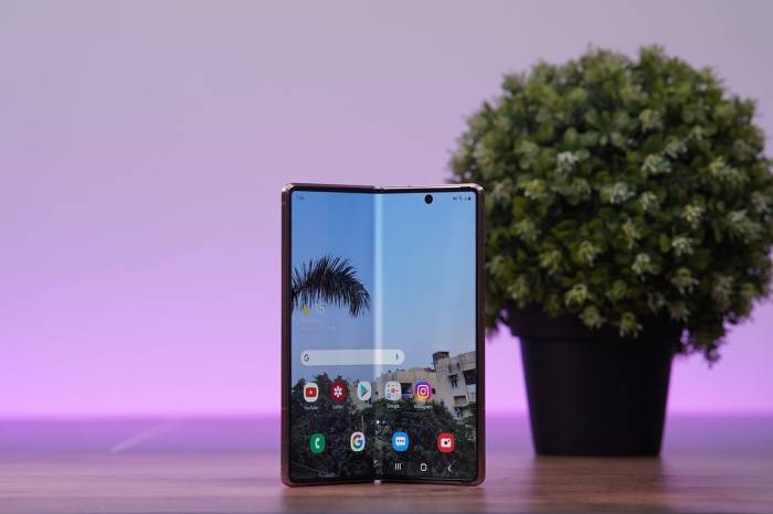 Several manufacturers launch foldable smartphones next year