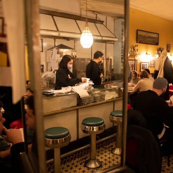 New york restaurant staff apple watch