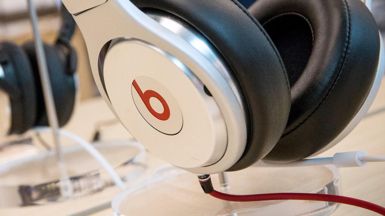 Apple courting artists for exclusives to promote revamped beats music