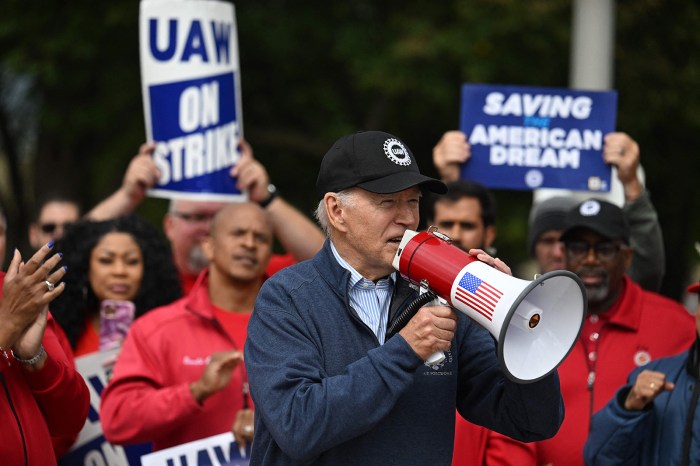 Gm reaches tentative deal with uaw ending widespread six week strike