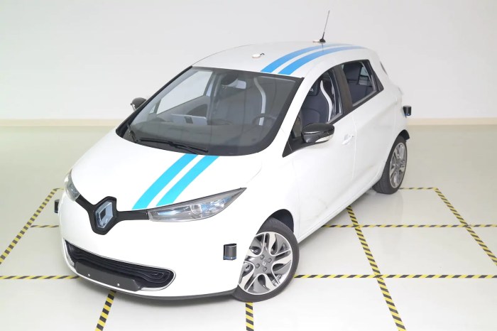 Renault self driving car avoid obstacles