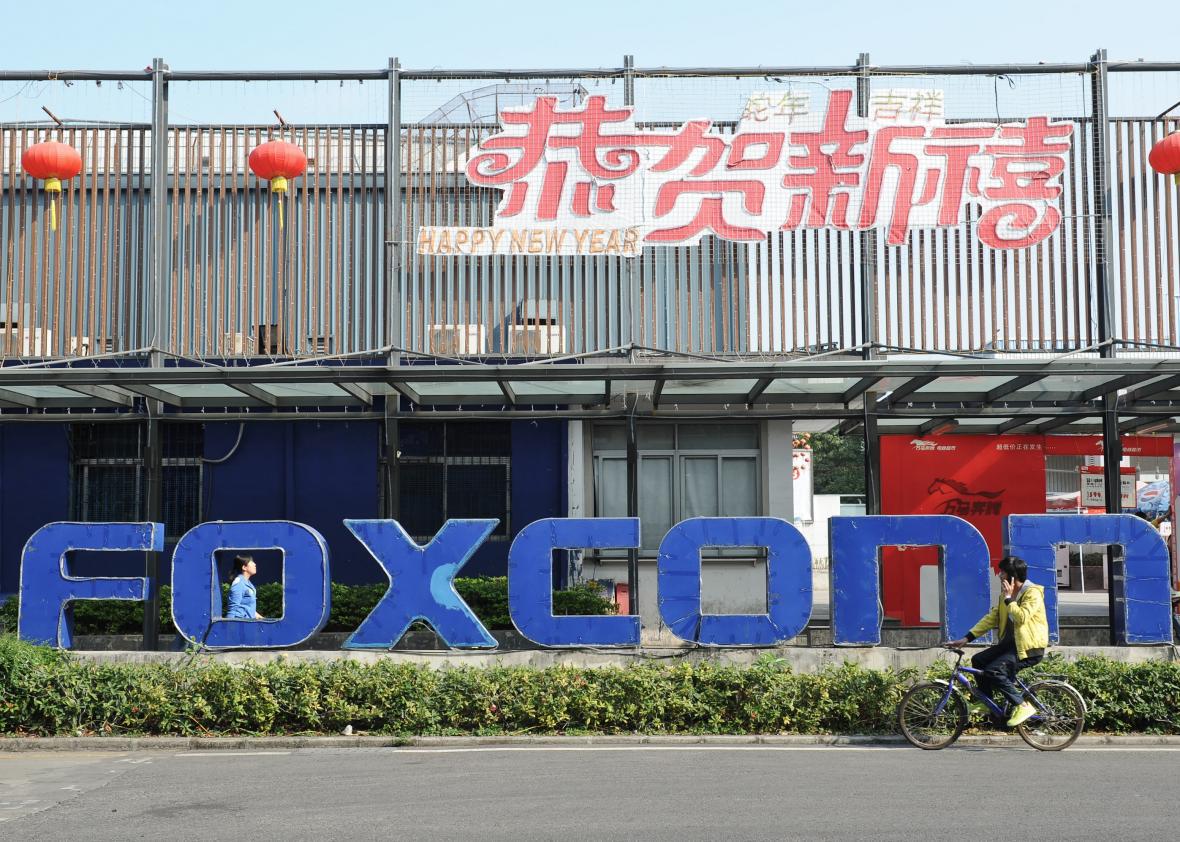 Foxconn stops interns illegal overtime iphone x production