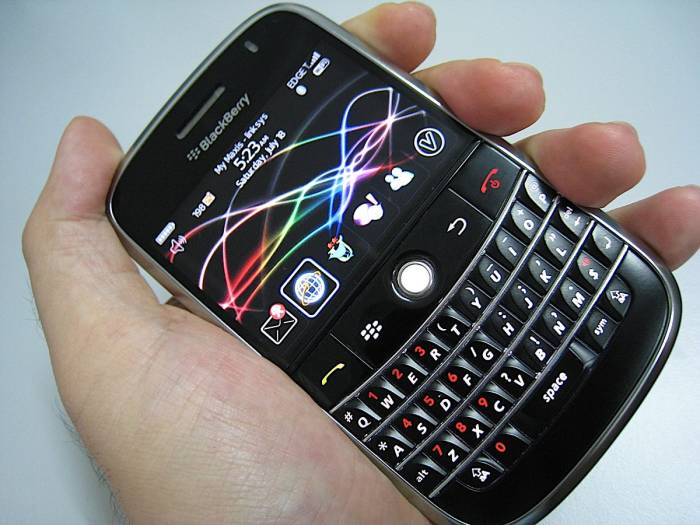 Blackberry quits hardware making business