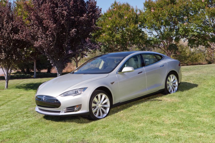 Tesla model s update makes it impossible to drive far from chargers