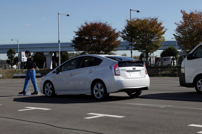 Toyota safety system pedestrians at night