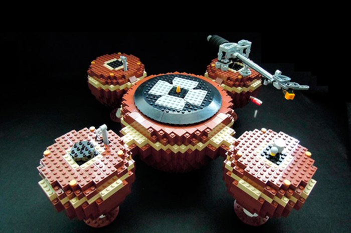 Working turntable made from lego looks beautiful