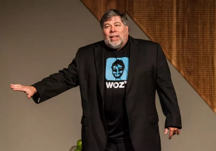 Steve wozniak suggests ditching iphone headphone jack will irk people