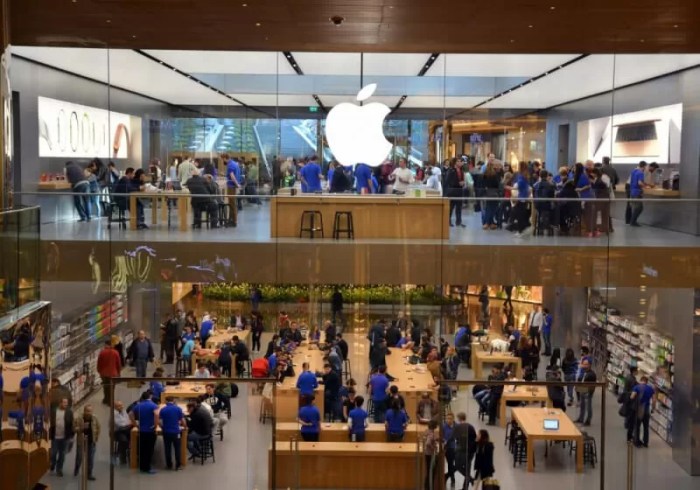 Apple store evacuated iphone 6s battery overheat