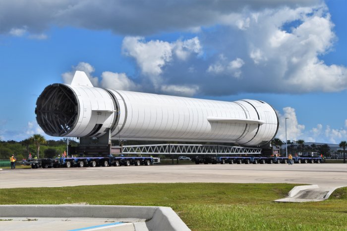 Ahead of testing blue origin raises new glenn on the launch pad for first time