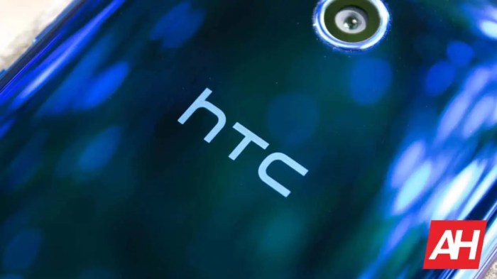 Htc teases bezel less phone