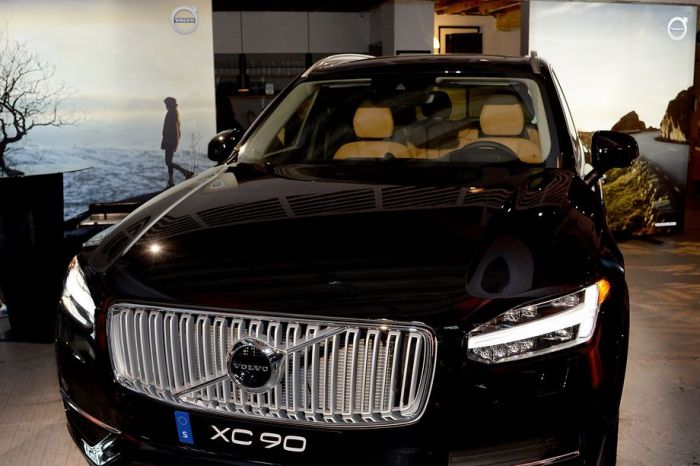 Uber and volvo to spend 300 million on self driving cars