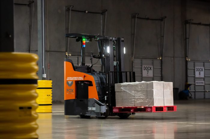 Walmart will deploy robotic forklifts in its distribution centers