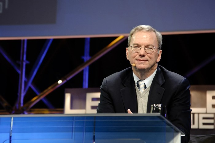 Alphabets eric schmidt steps down executive chairman