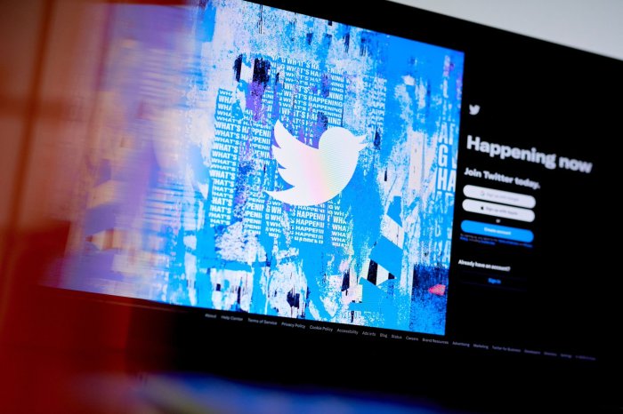 Bloombergs social news network launch twitter next month