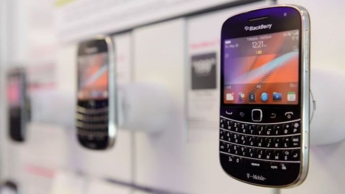 Blackberry teams up with foxconn for five years