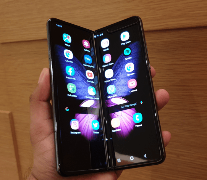 Foldable samsung smartphone release december 2018