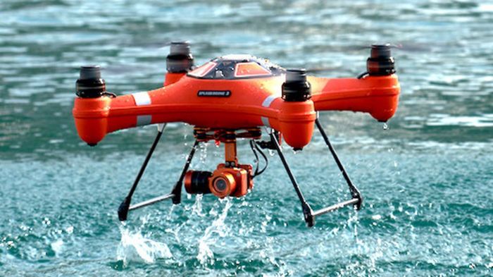 Wavecopter waterproof quadcopter does not mind getting wet