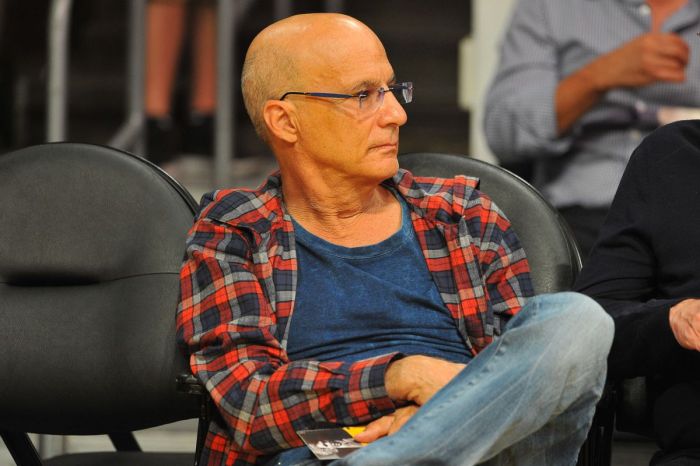 Jimmy iovine denies leaving apple