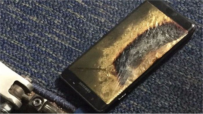 Galaxy note 2 catches on fire mid flight