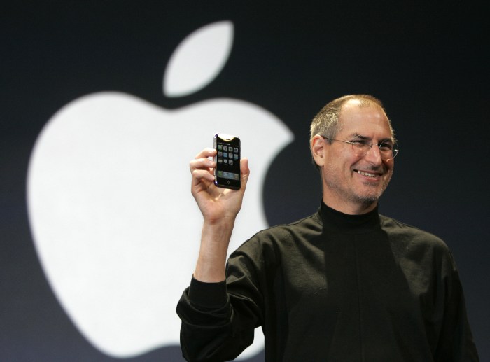 Steve jobs working on apple tv set