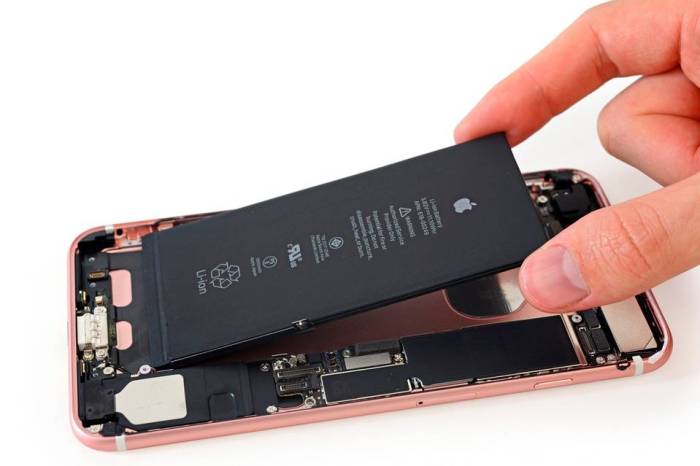 Apple stores swamped battery replacement