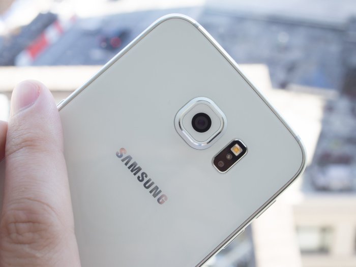 Users reporting galaxy s6 front camera has purple specks