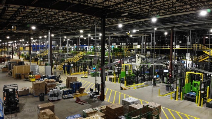 Walmart will deploy robotic forklifts in its distribution centers