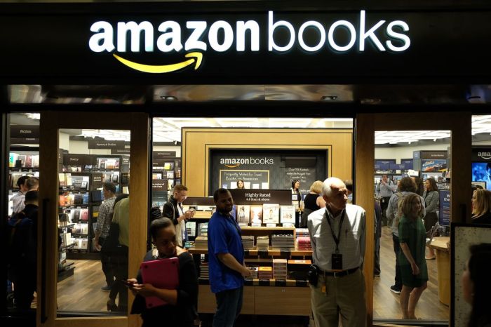 Amazon to build more stores