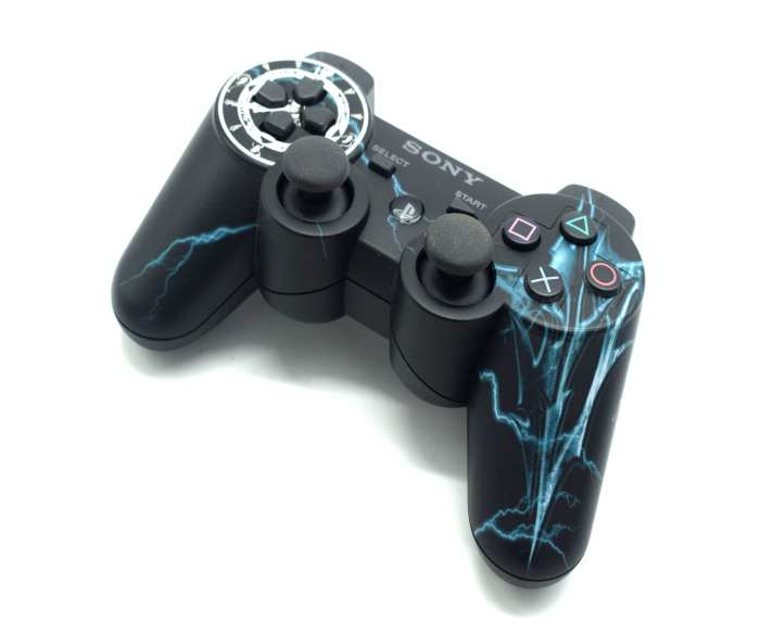 Sony and gamestop partner up for lighting returns ps3 controller