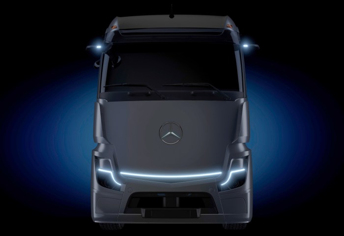 Mercedes benz unveils full electric transport truck