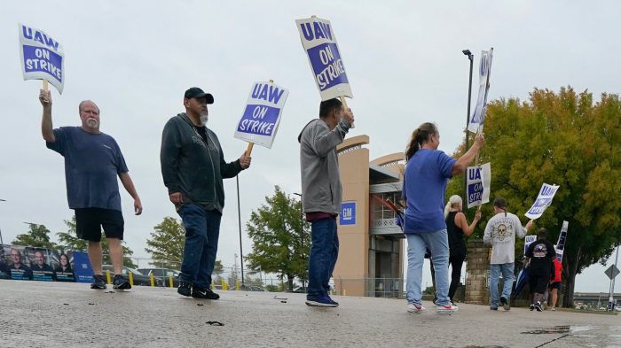 Gm reaches tentative deal with uaw ending widespread six week strike