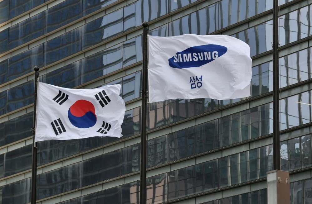 Samsung hits the street of seoul to get publics opinion on galaxy s6