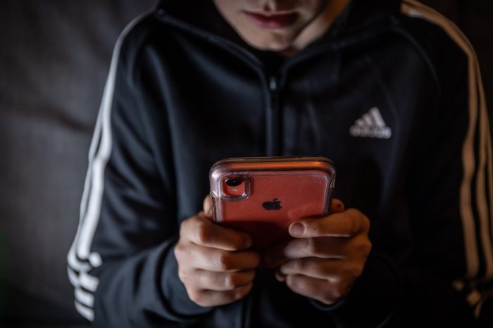 Psychotherapist thinks smartphones are harming our children mentally