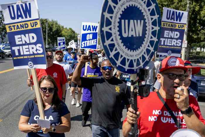 Ford and uaw negotiators reach tentative agreement to end strike