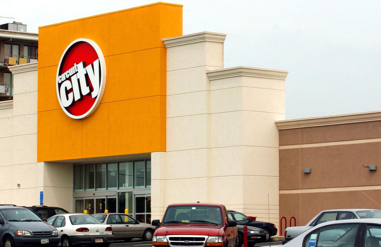 Circuit city angling for a comeback of sorts hopes to raise 25m