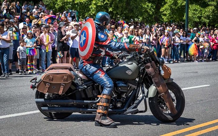 Captain america parachutes in as skype emoticon