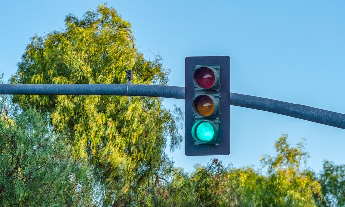 Enlighten app will alert you when the traffic light turns green