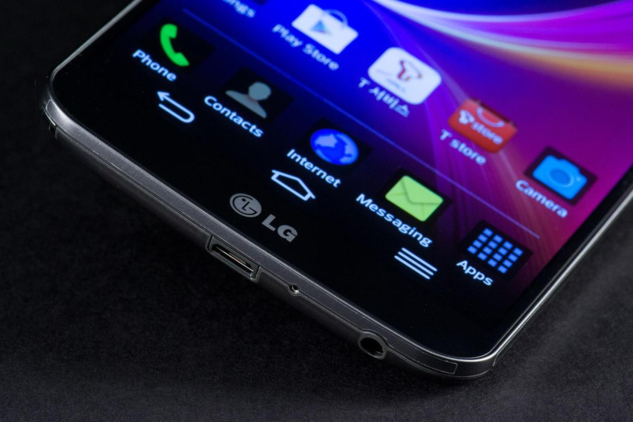 Lg g flex display develops bubbles after continuous flexing