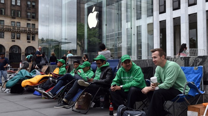 Customers already lining up outside boutiques for the apple watch