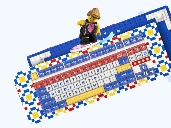 Fully functioning lego keyboard is the coolest thing ever