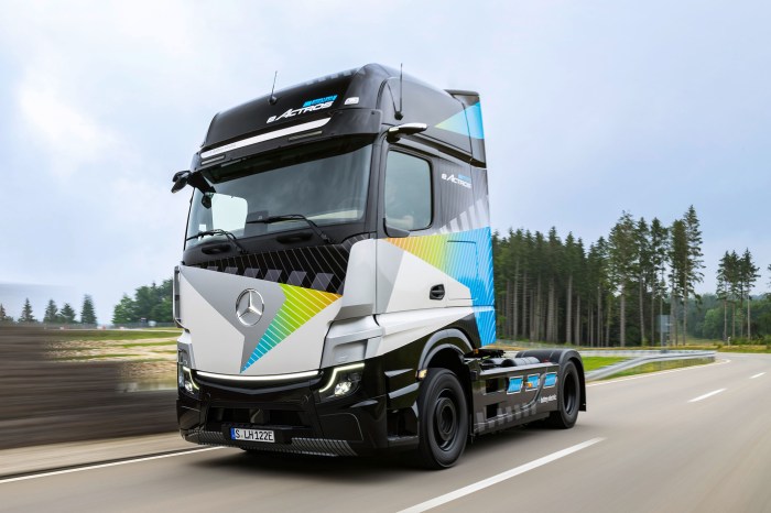 Mercedes benz unveils full electric transport truck