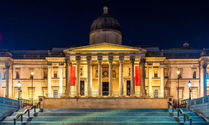 National gallery in london banned selfie sticks