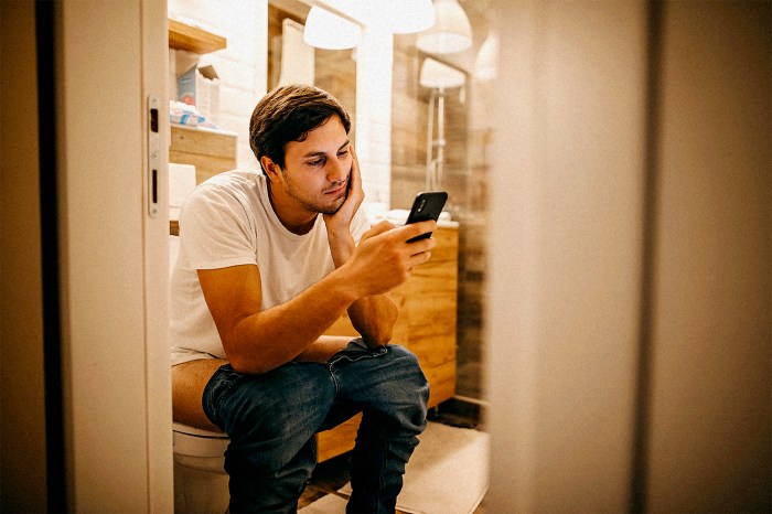 Man trying to retrieve phone gets stuck in toilet