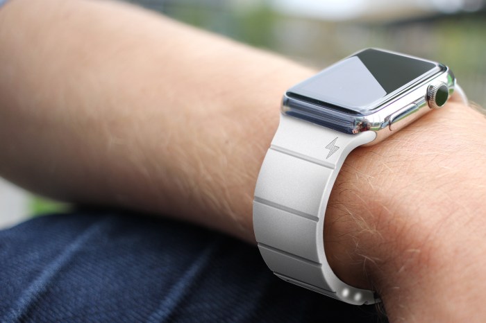 Reserve strap will give your apple watch extra battery