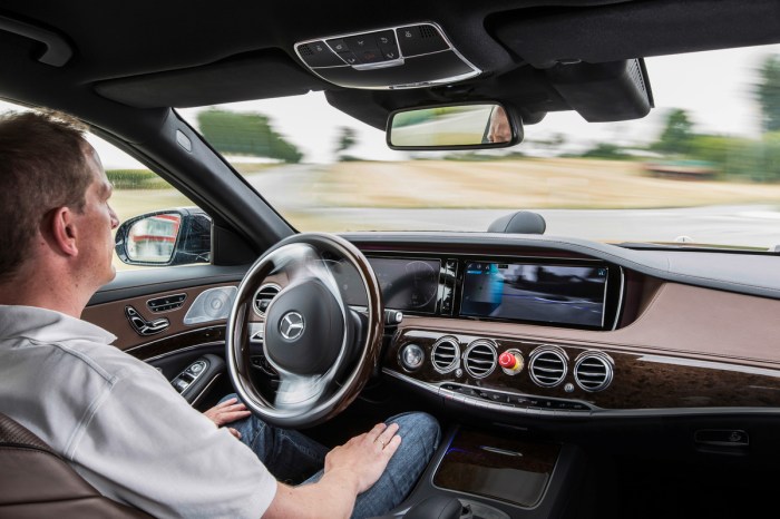 Mercedes discontinues potentially misleading ad about autonomous driving