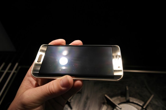 Galaxy s6 screens scratched by samsungs clear view case