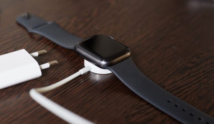 Apple watch sport charger will be made from plastic not metal