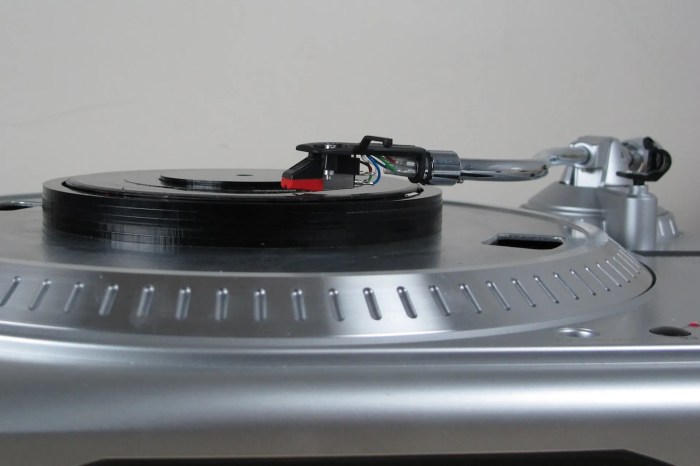 The universal record lets you play any song on vinyl